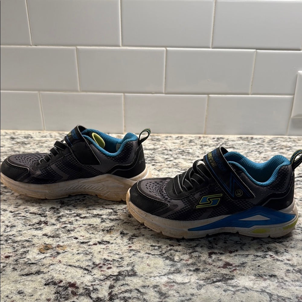 kids size 12 slights Skechers (light up)